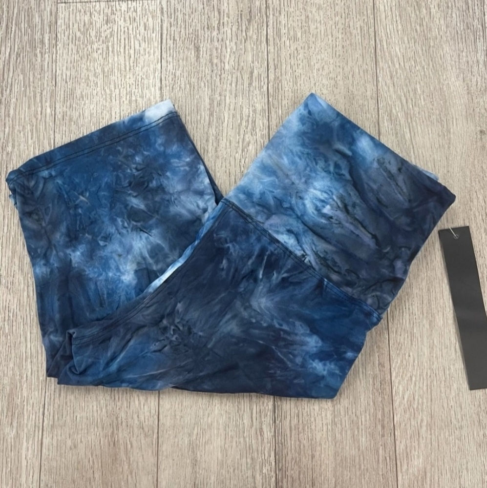💙 High Waisted Blue Tie Dye Biker Shorts 💙 - Picture 4 of 15